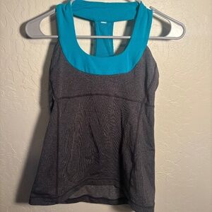 🌟 Lululemon Scoop Neck Racerback Tank with Shelf Bra - Size 6 - Grey/Green 🌟